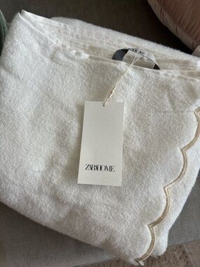 Zara Home White Scalloped Edge Bath Towel
